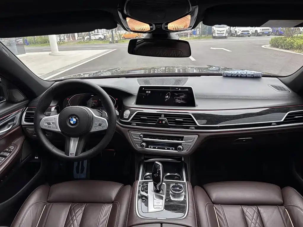 BMW 7 Series — миниатюра 10