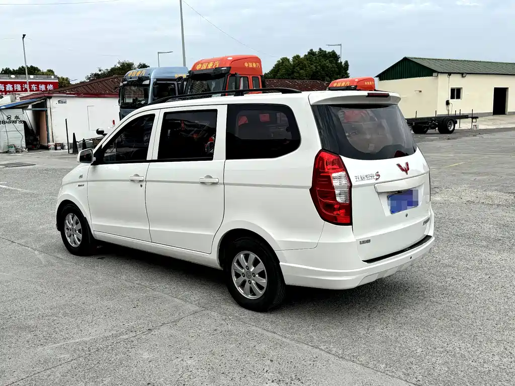 Wuling Hongguang — миниатюра 6