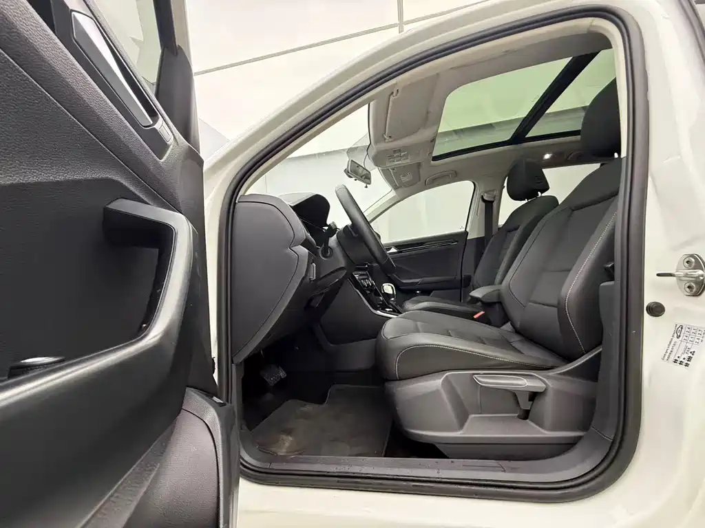 VOLKSWAGEN T ROC EXPLORING SONGS