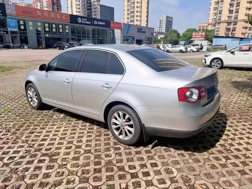 Volkswagen Sagitar 2009 2.0L AT