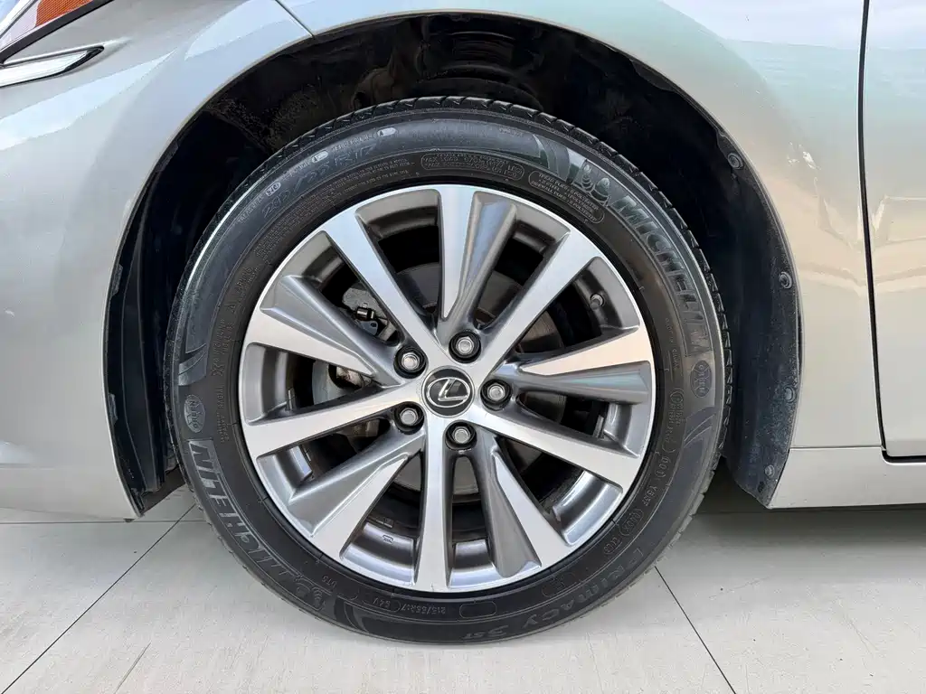 Lexus ES — миниатюра 18