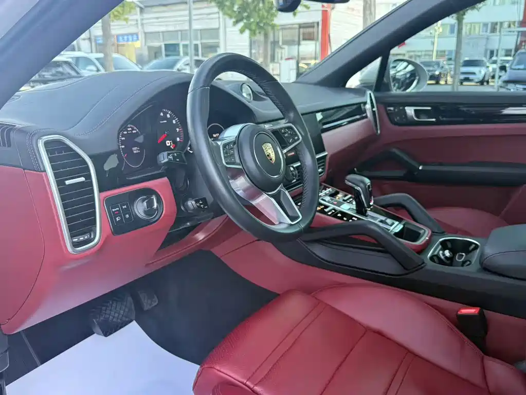 Porsche Cayenne — миниатюра 7