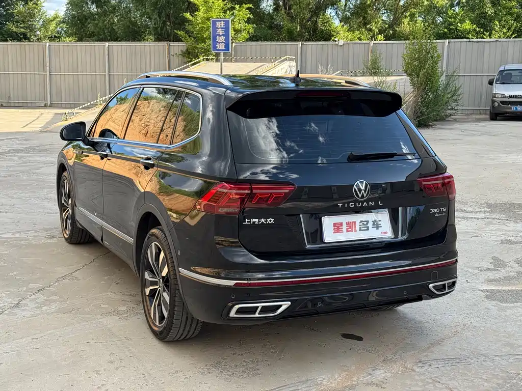 Volkswagen Tiguan L L 2022 380TSI AT R-Line 7 мест