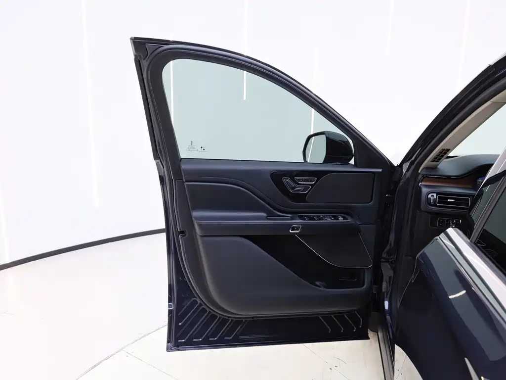 Lincoln Aviator — миниатюра 26