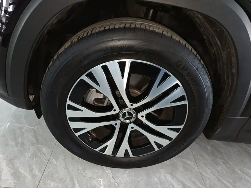 Mercedes-Benz GLB — миниатюра 23