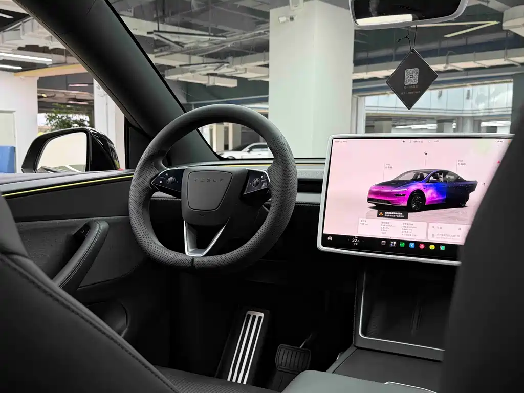 Tesla Model Y — миниатюра 15
