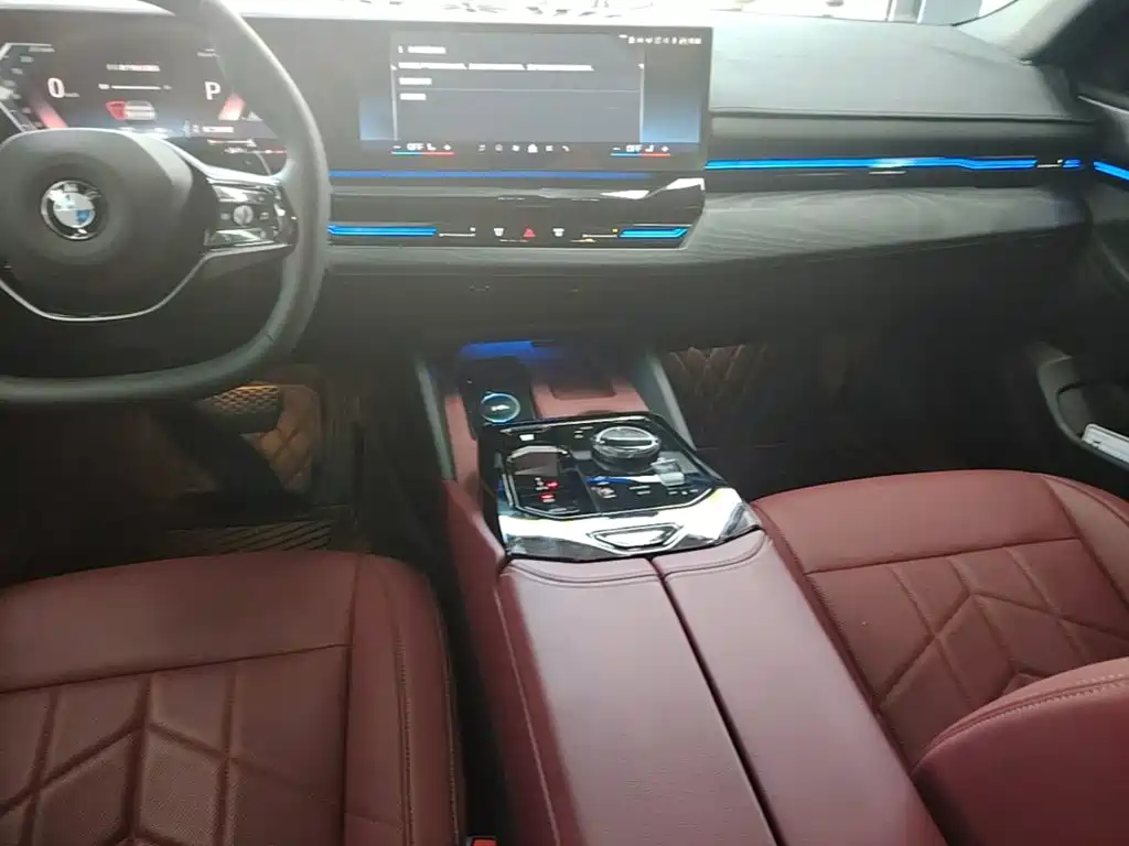 BMW 5 Series — миниатюра 13