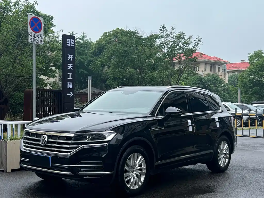 Купить Volkswagen Touareg