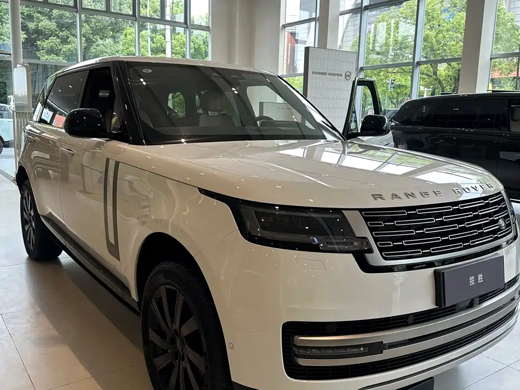 Land Rover Range Rover 2026 3.0 L6 400PS SE