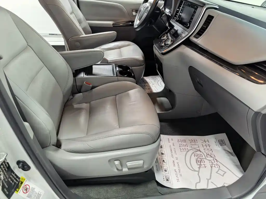 Toyota Sienna — миниатюра 7