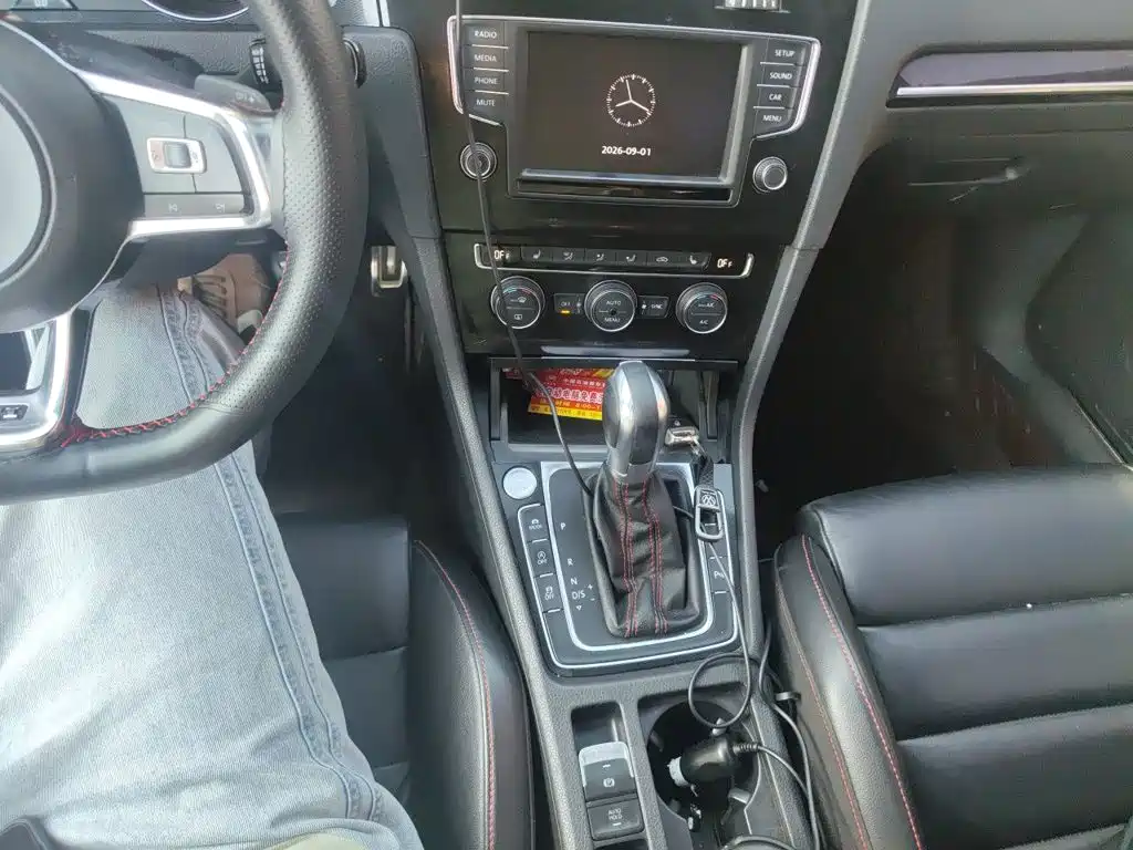 Volkswagen Golf GTI — миниатюра 9