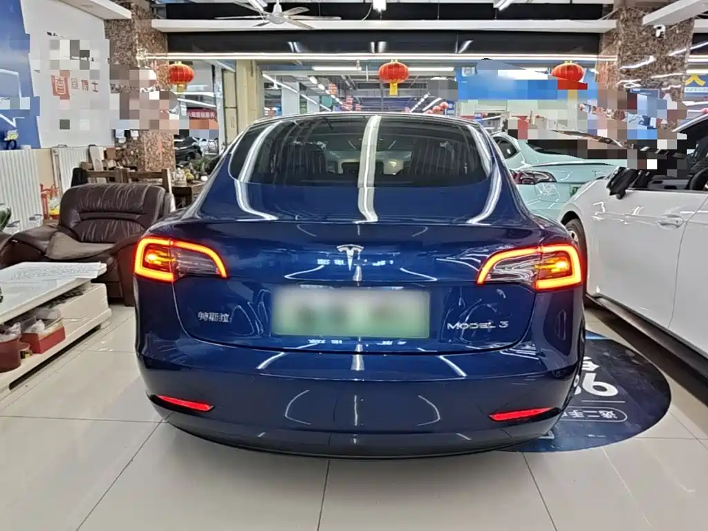 Tesla Model 3 — миниатюра 6