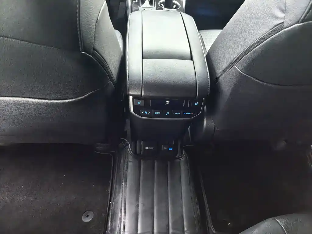 Toyota Crown Kluger — миниатюра 8