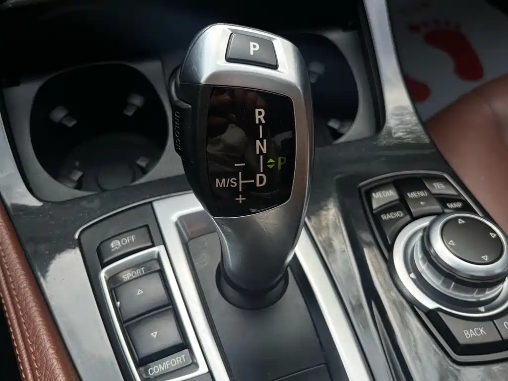 BMW 5 Series — миниатюра 4