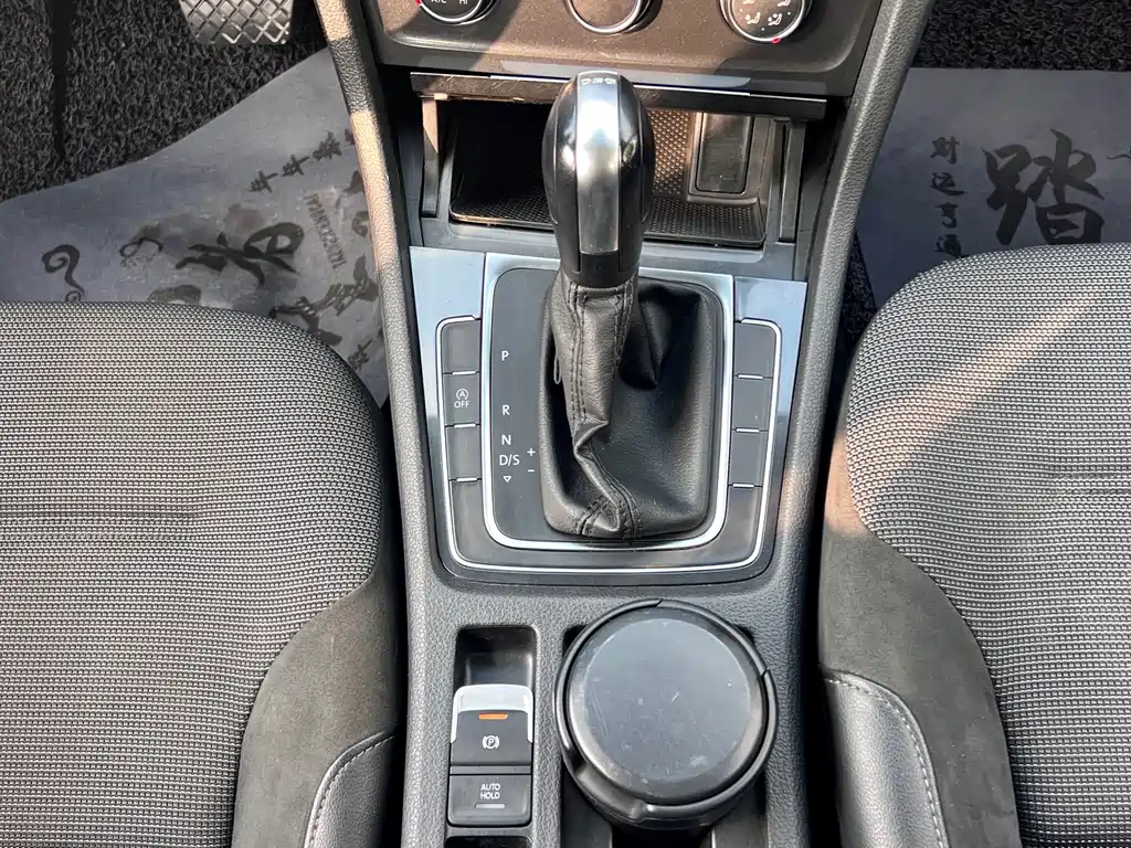 Volkswagen Golf — миниатюра 16