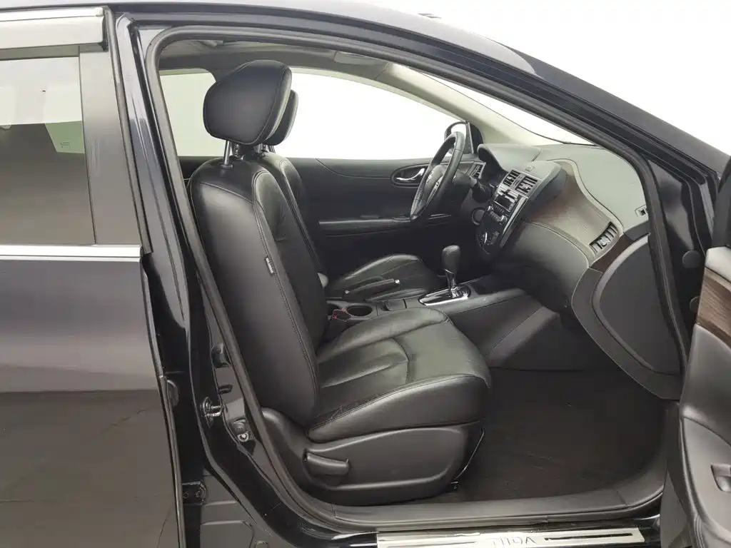 Nissan Tiida — миниатюра 23