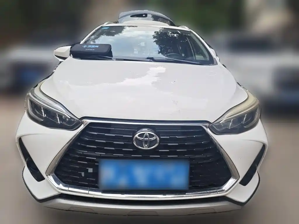 Toyota Yaris L — миниатюра 2