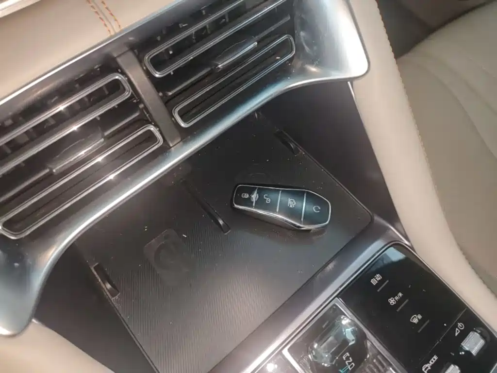 BYD PLUS New Energy — миниатюра 9