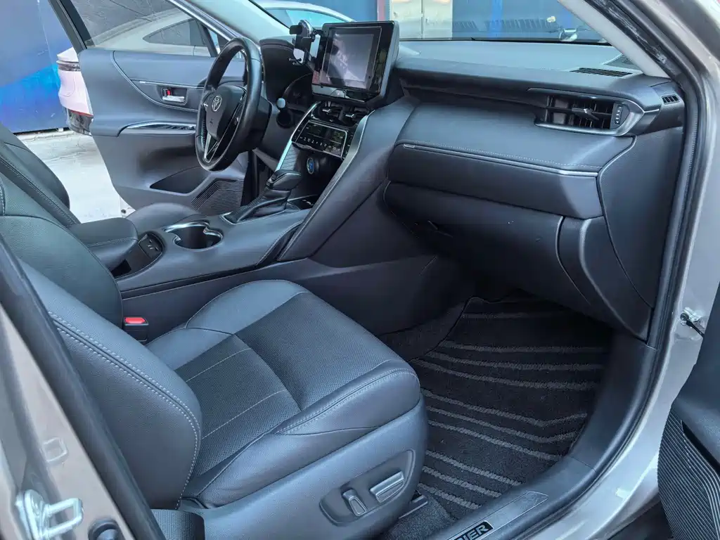 Toyota Harrier — миниатюра 10
