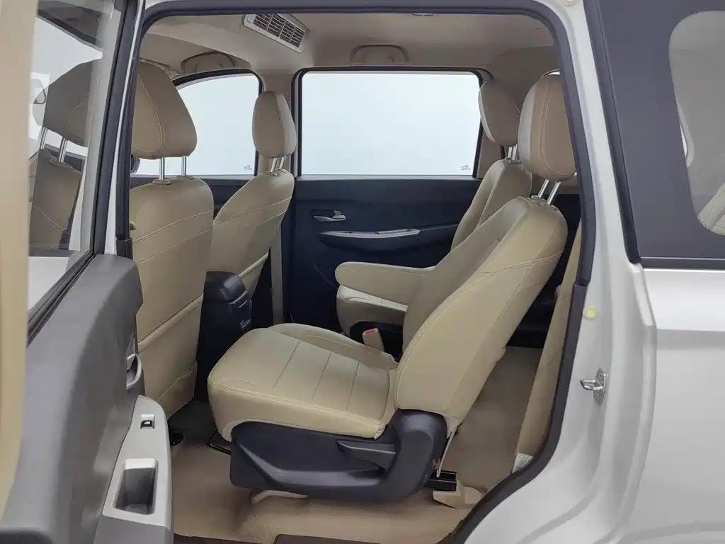 Wuling Hongguang — миниатюра 15