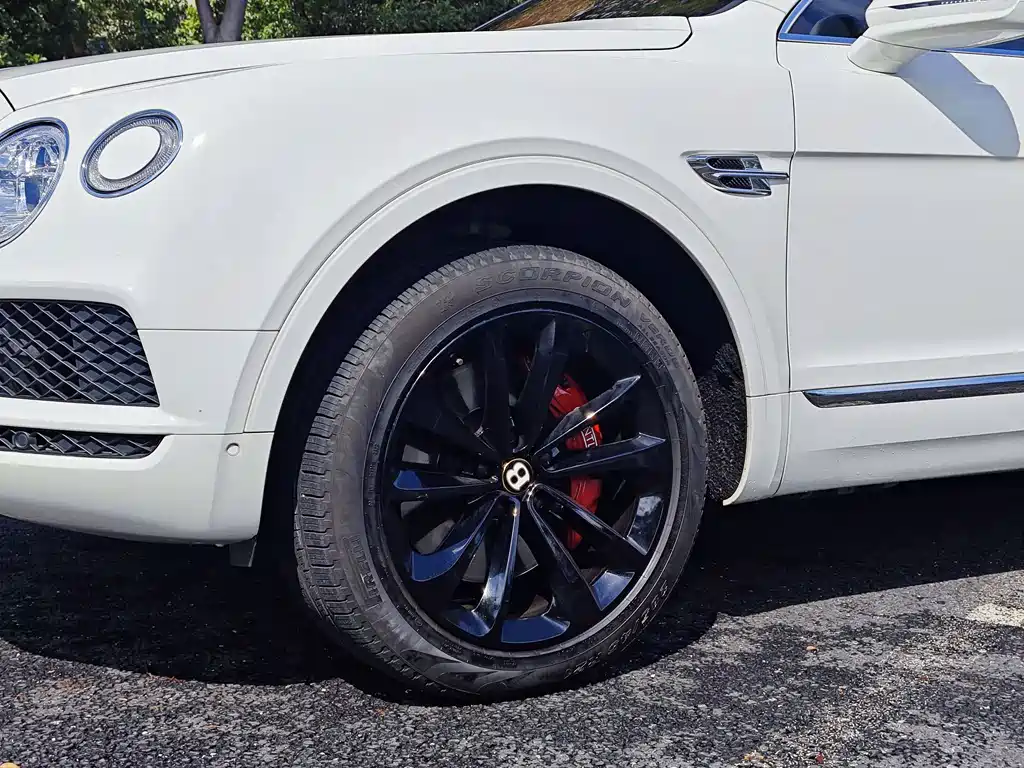 Bentley Bentayga — миниатюра 4