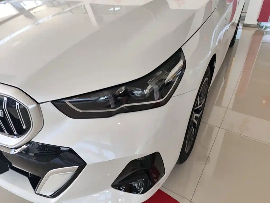 BMW i5 — миниатюра 24