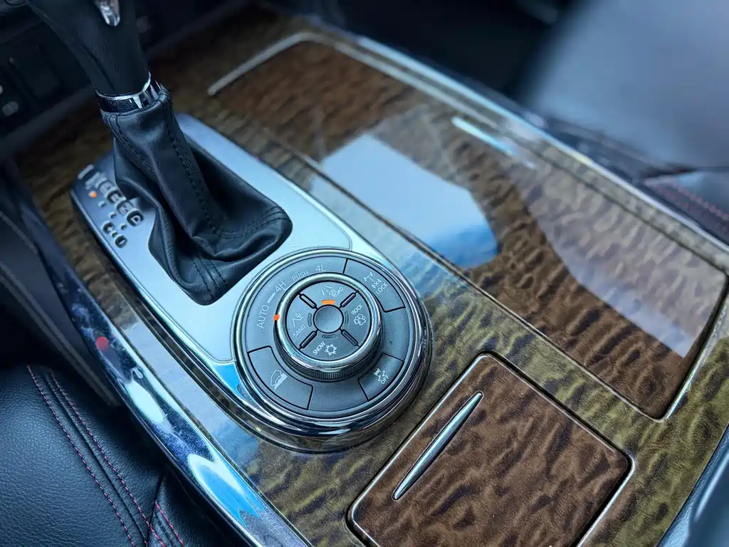 Nissan Patrol — миниатюра 7