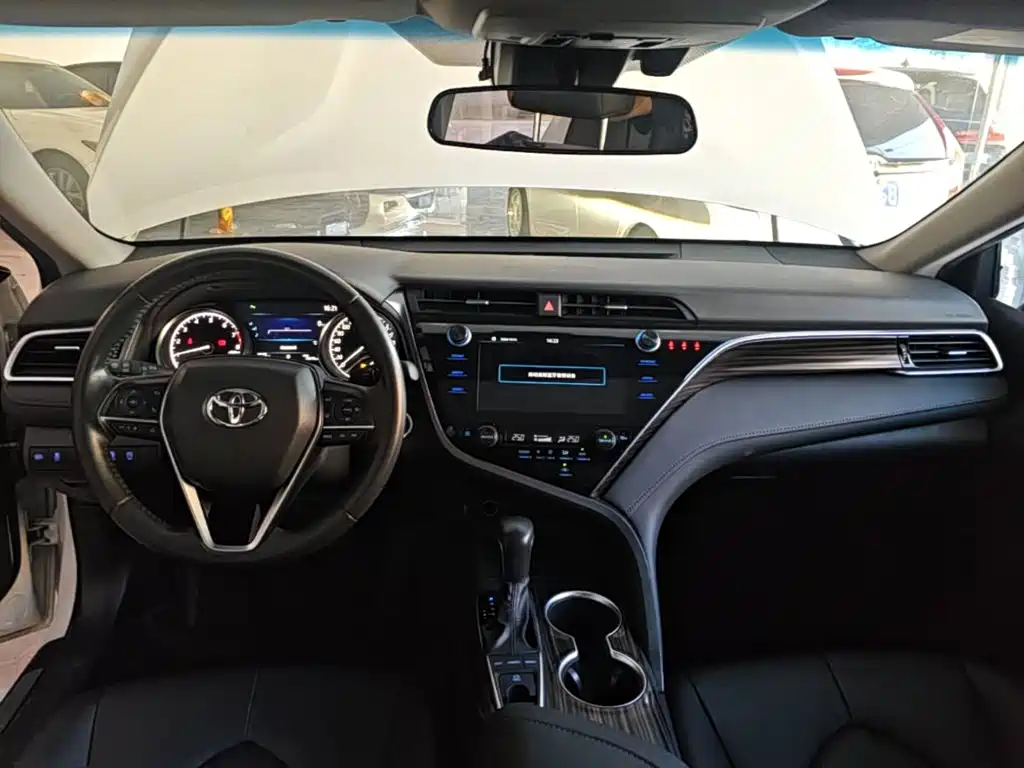 Toyota Camry — миниатюра 10