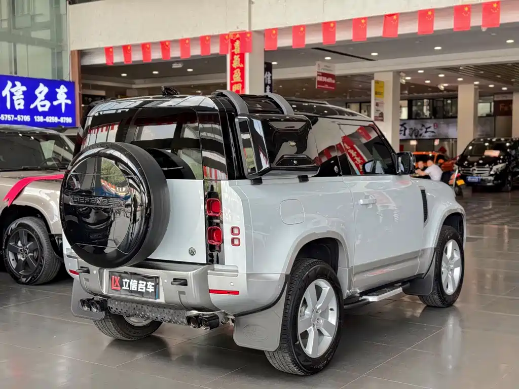 Land Rover Defender — миниатюра 3