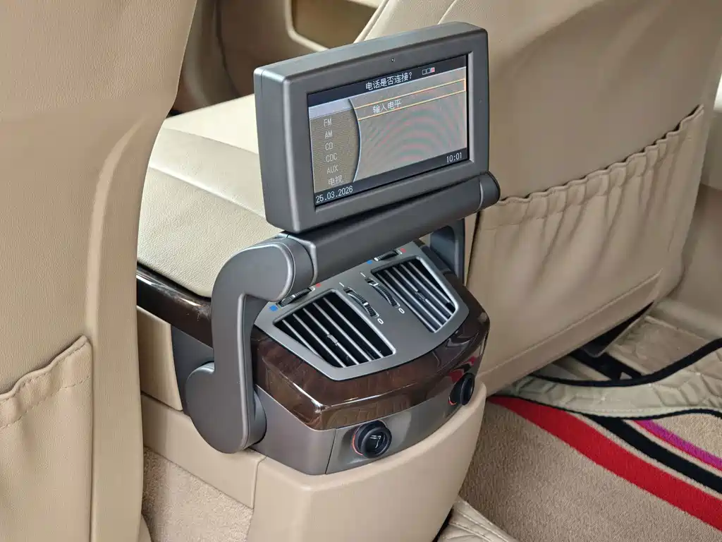 BMW 7 Series — миниатюра 13