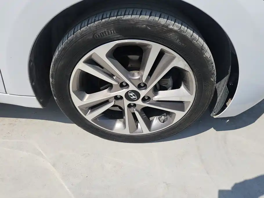 Hyundai Elantra — миниатюра 6