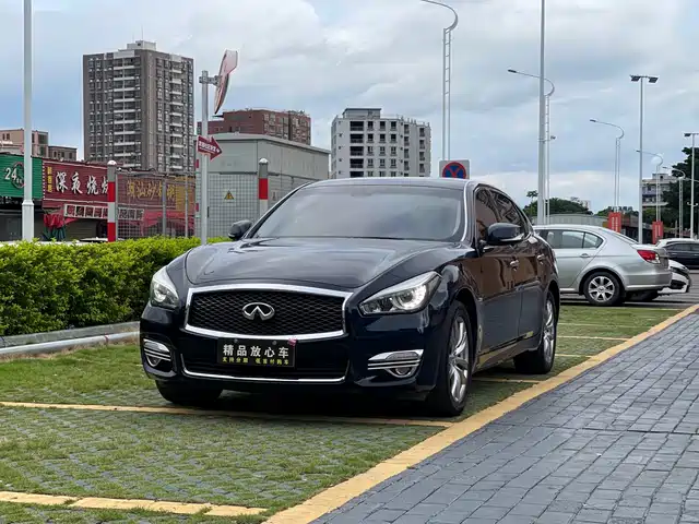 Infiniti Q70