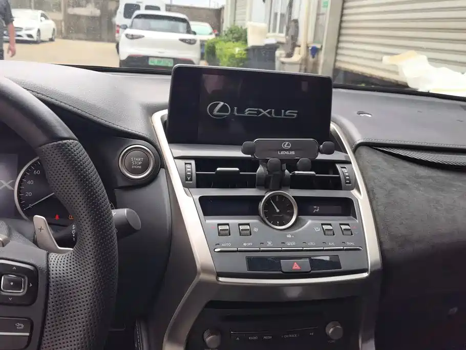 Lexus NX — миниатюра 13