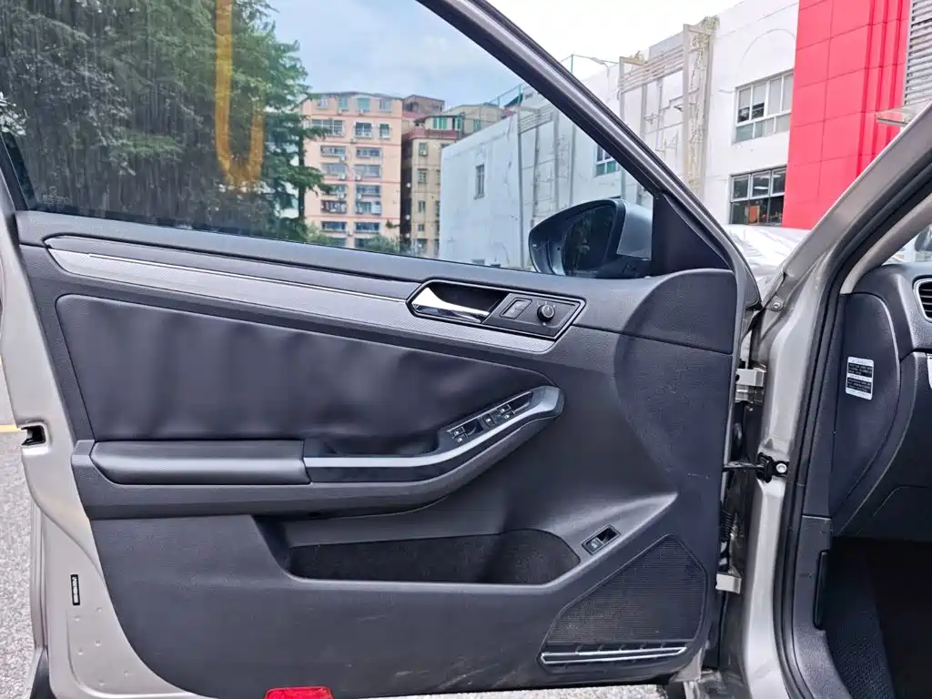 Volkswagen Sagitar — миниатюра 20