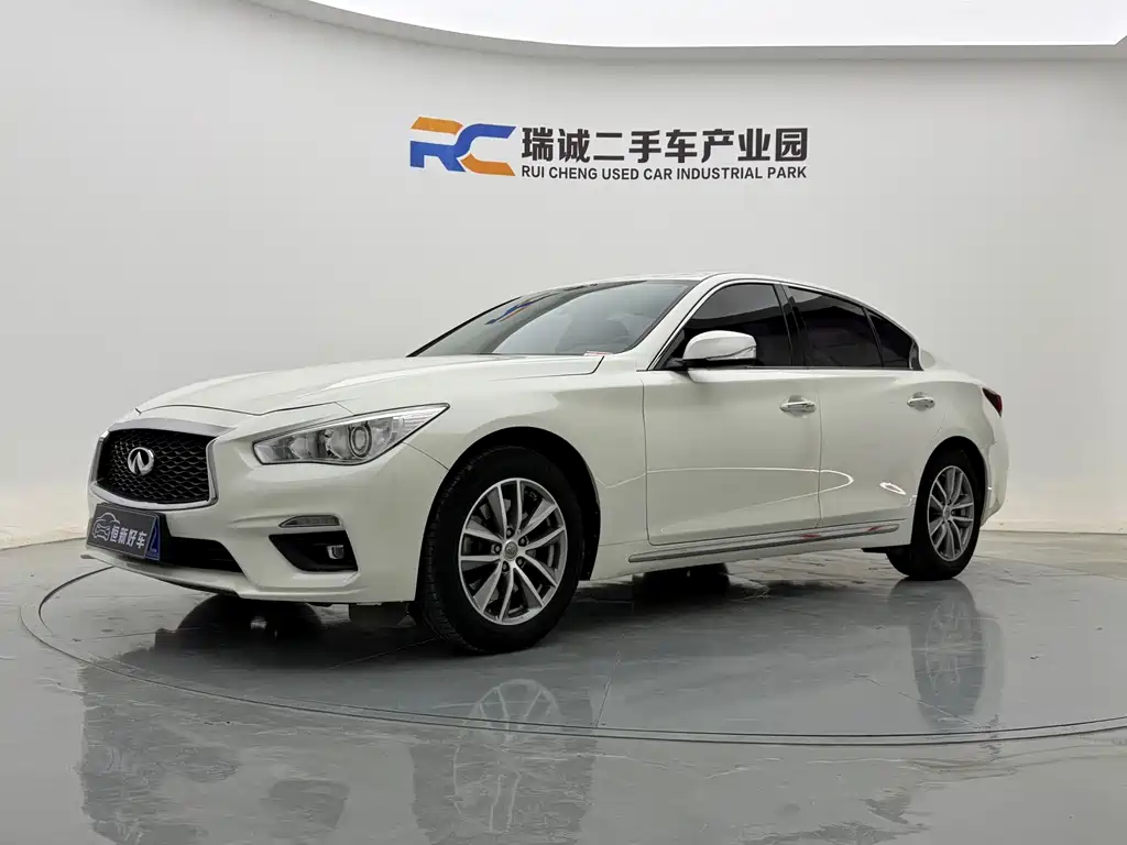 Infiniti Q50L