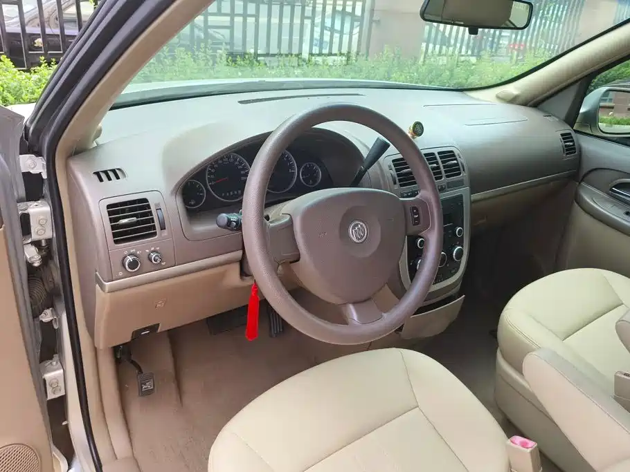 Buick GL8 — миниатюра 12