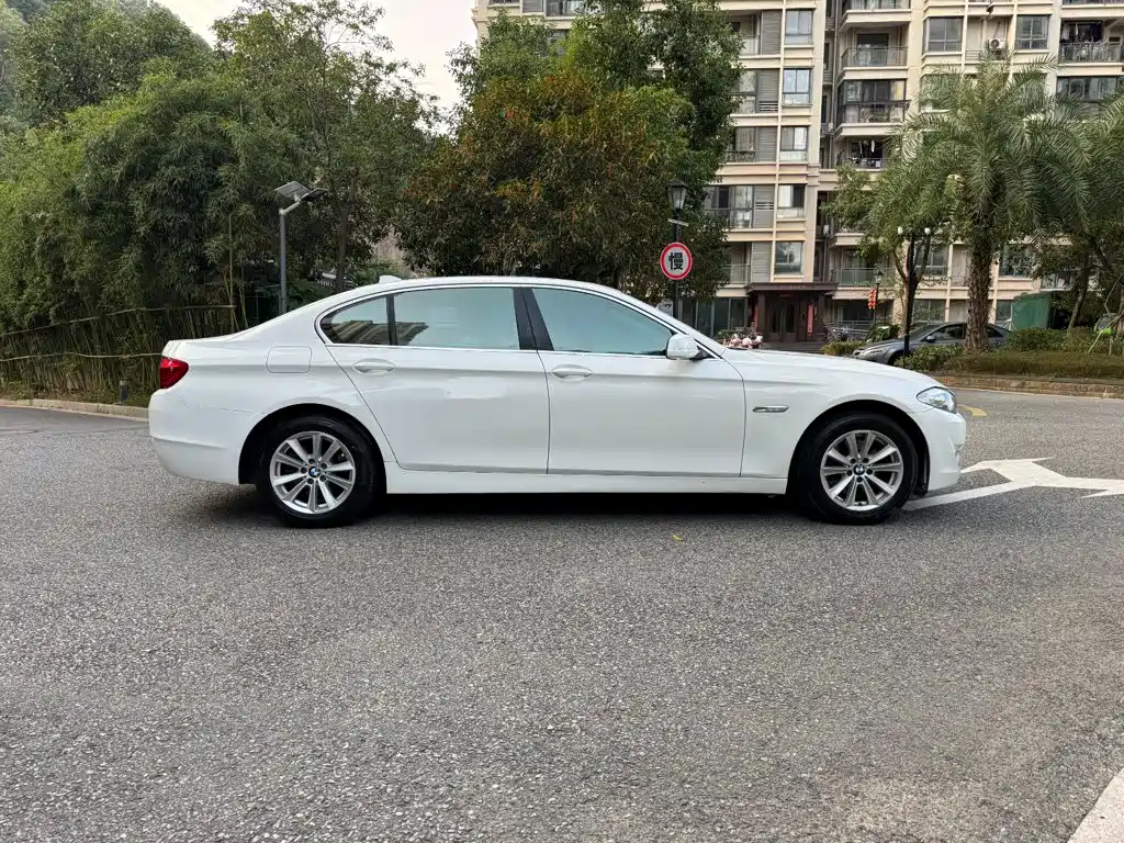 BMW 5 Series — миниатюра 7