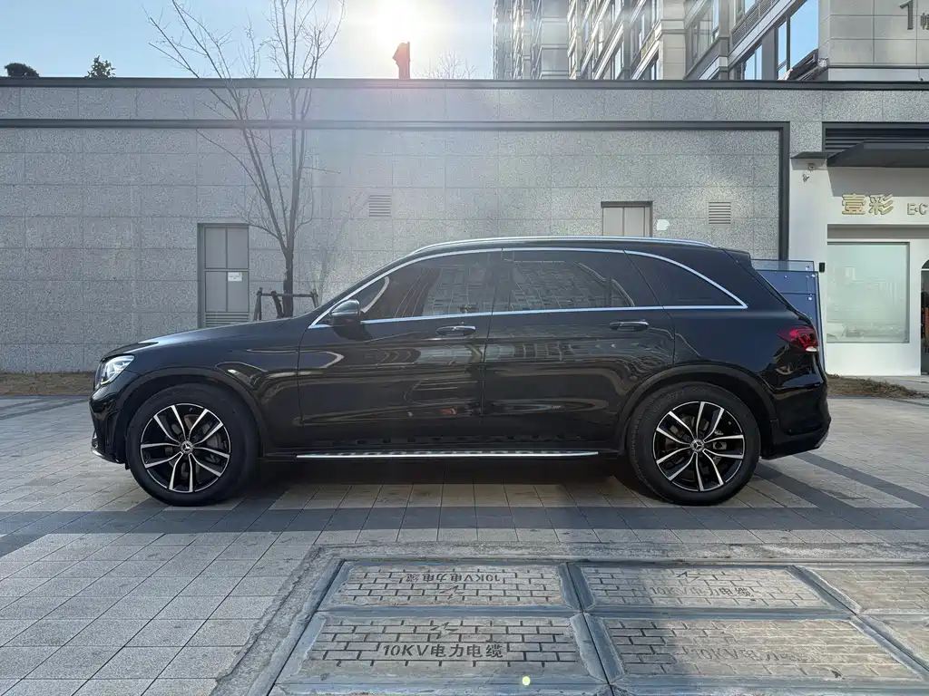 MERCEDES-BENZ GLC