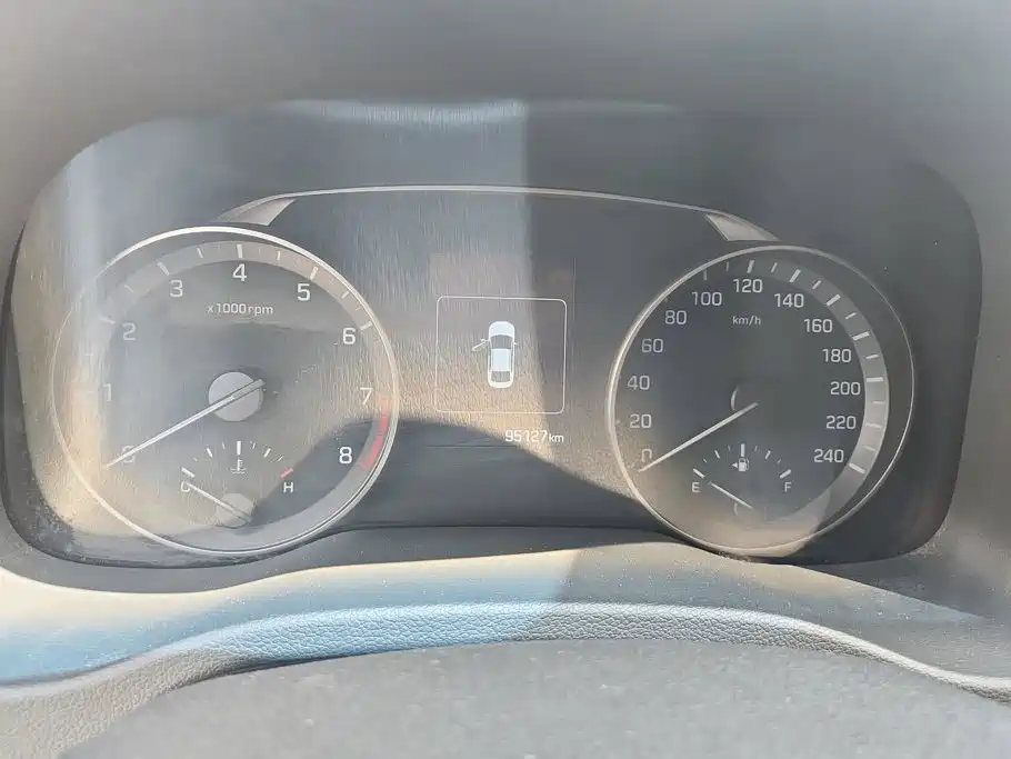 Hyundai Elantra — миниатюра 13