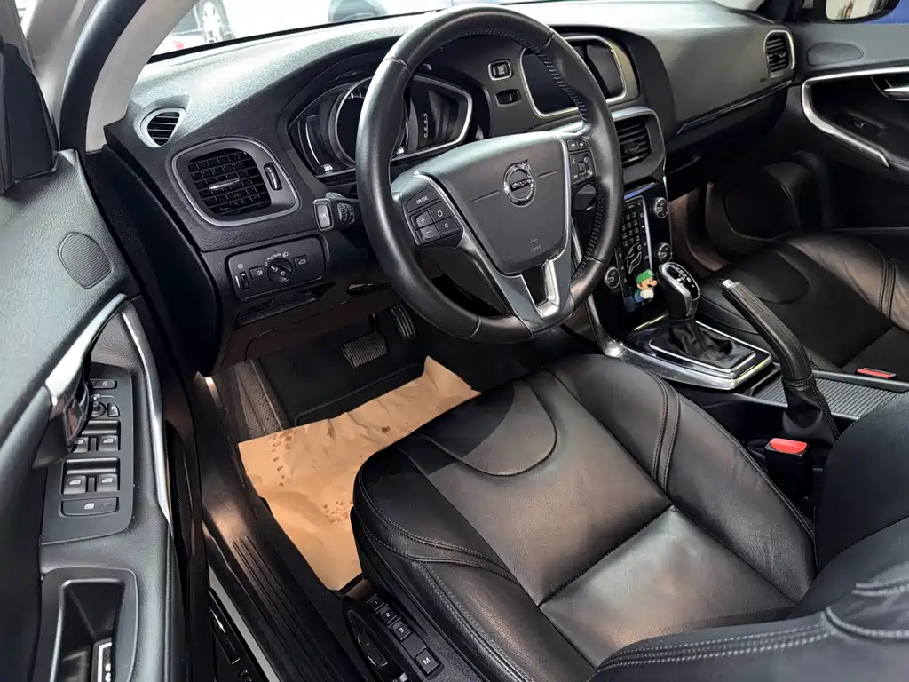 Volvo V40 — миниатюра 8