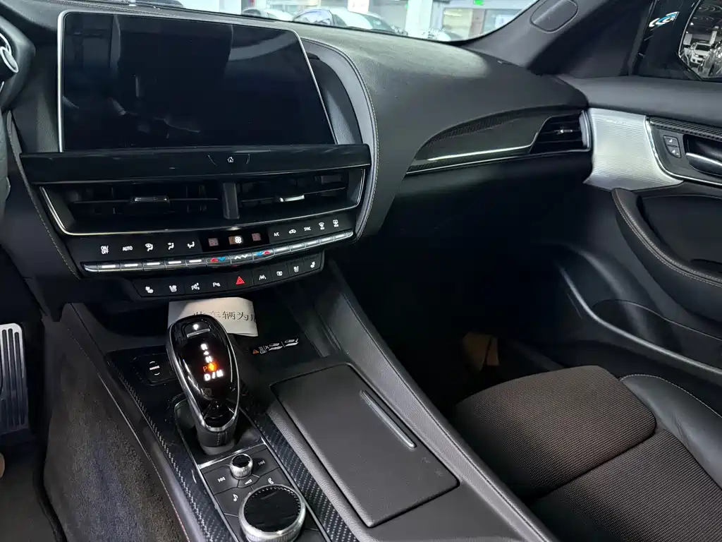 Cadillac CT5 — миниатюра 7
