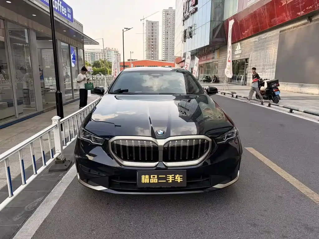 BMW 5 Series — миниатюра 2