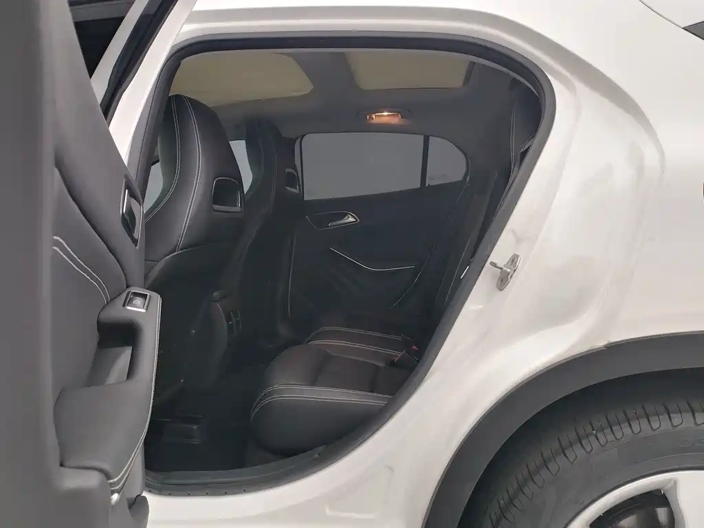 Mercedes-Benz GLA — миниатюра 12