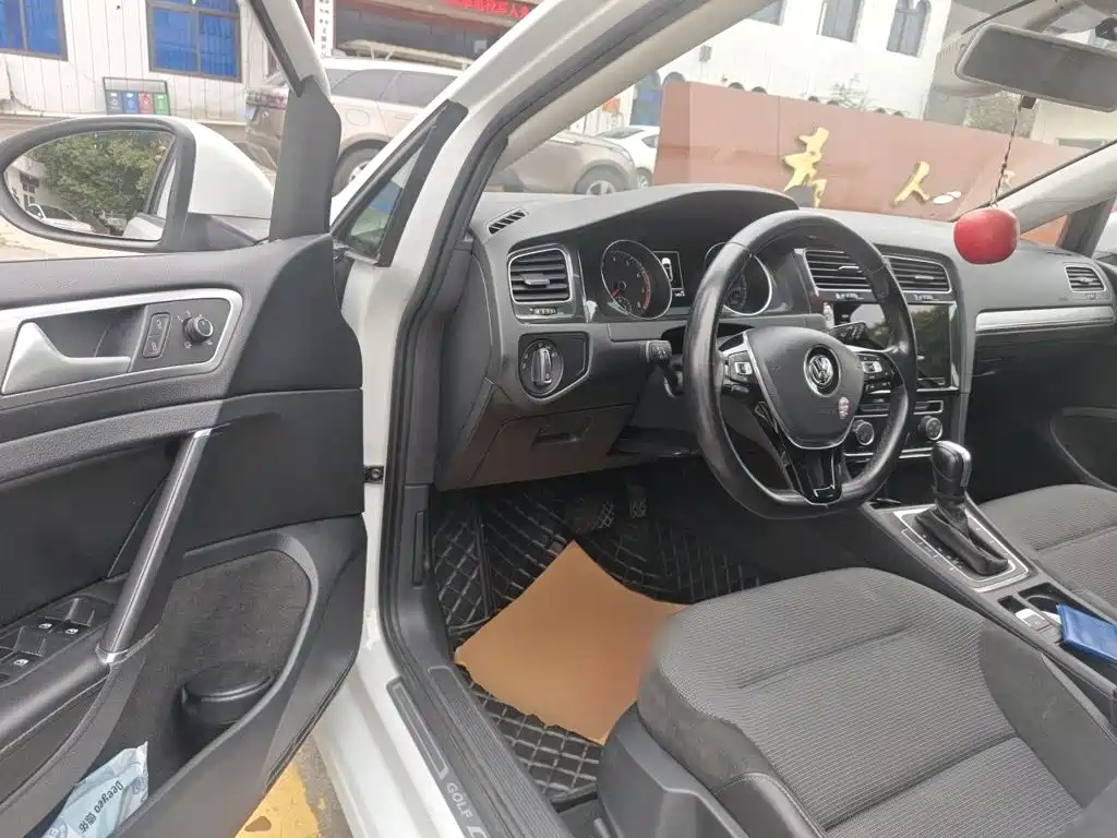 Volkswagen Golf — миниатюра 12