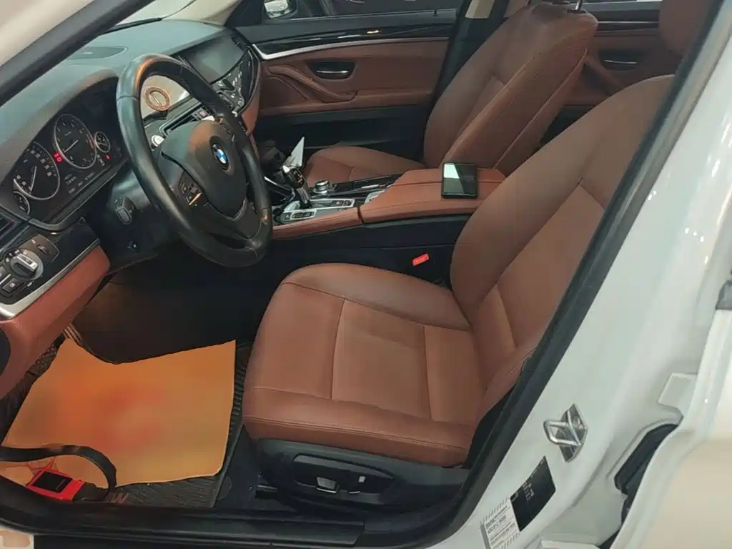 BMW 5 Series — миниатюра 15