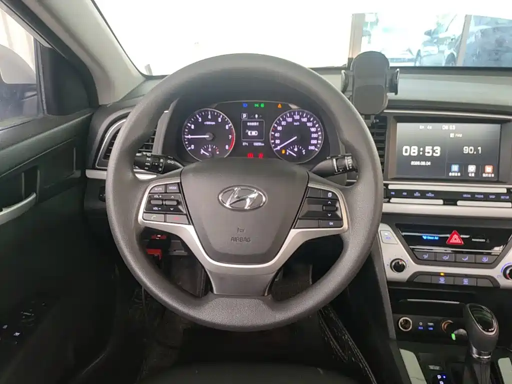 Hyundai Elantra — миниатюра 11