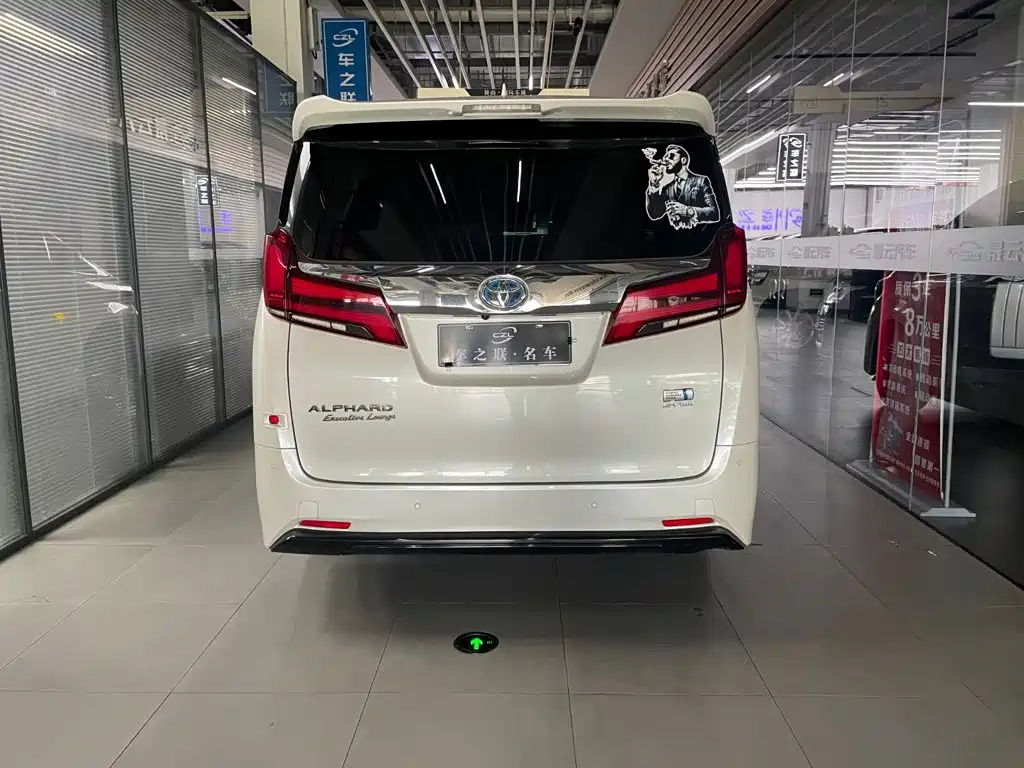 Toyota Alphard — миниатюра 5