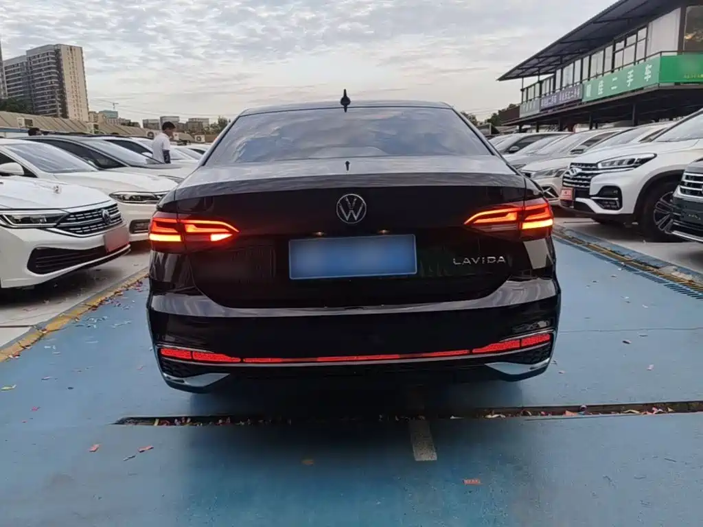Volkswagen Lavida — миниатюра 6