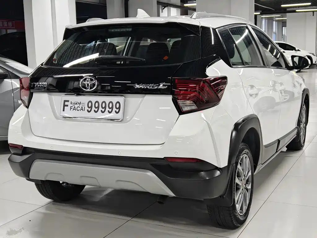 Toyota Yaris L — миниатюра 3