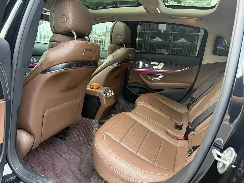 Mercedes-Benz E-Class — миниатюра 6